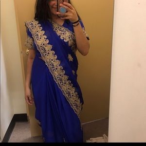 SELLING MY SARI *ANY QUESTIONS FEEL FREE TO ASK*